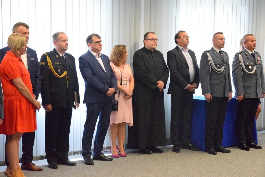 Powiatowe święto policji w Starachowicach. Podczas uroczystości były awanse i odznaczenia. Zobacz zdjęcia
