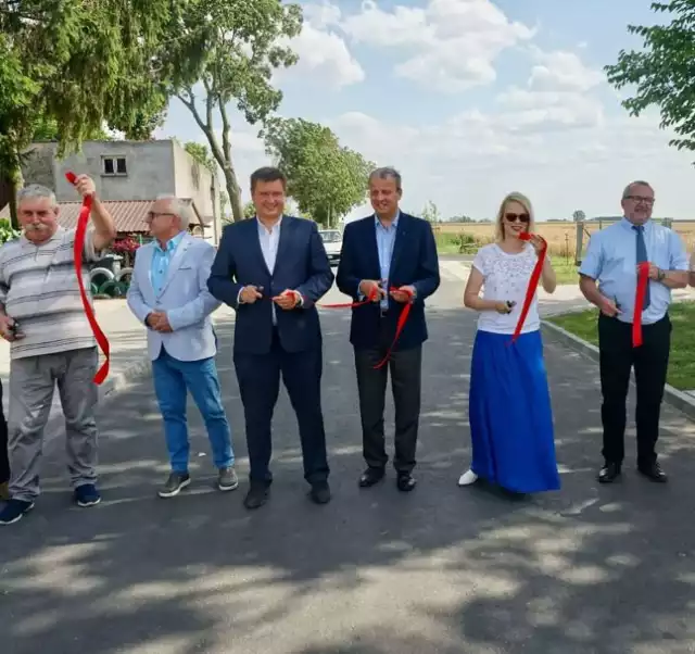 W poniedziałek 17 lipca miało miejsce oficjalne otwarcie nowo wybudowanej drogi gminnej, łączącej dwie miejscowości: Zawady oraz Tłukawy.
