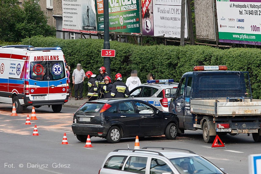 Kolizja drogowa na ul. Wrocławskiej w Wałbrzychu