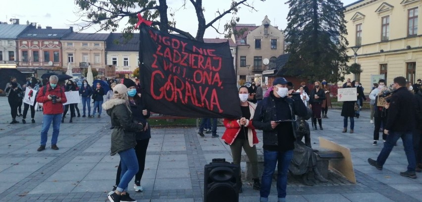 Strajk Kobiet w Nowym Targu. Na Rynku protestowało ok. 1000 osób 