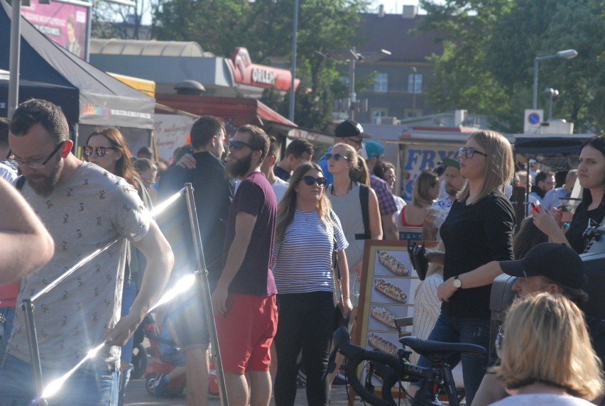 Street Food Polska Festival, czyli zlot food trucków przed Galerią Kazimierz [ZDJĘCIA]