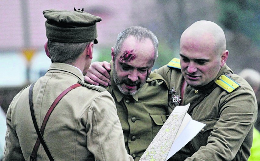 Ludzie, którzy kochają mundur i życie w mundurze