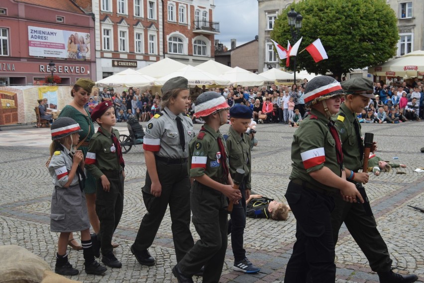 Rocznica Powstania Warszawskiego. Na Rynku w Kościerzynie można było zobaczyć niezwykłą inscenizację [ZDJĘCIA]