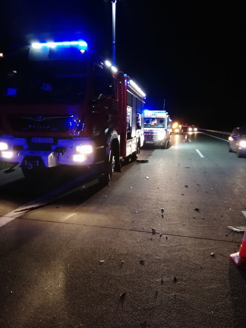 Poważny wypadek na autostradzie A2. Bus uderzył w cysternę!