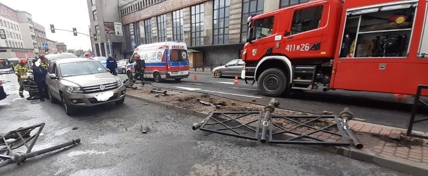 Wypadek na placu Wolskiego w Bytomiu. Jedna osoba trafiła do...