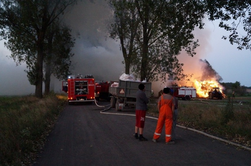 Pożar stogu w Wilkowicach - straty sięgają 10 tysięcy...