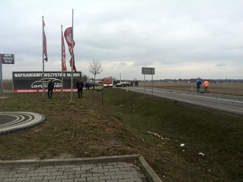 Wypadek w Ociążu: Trzy osoby ranne w karambolu [ZDJĘCIA]