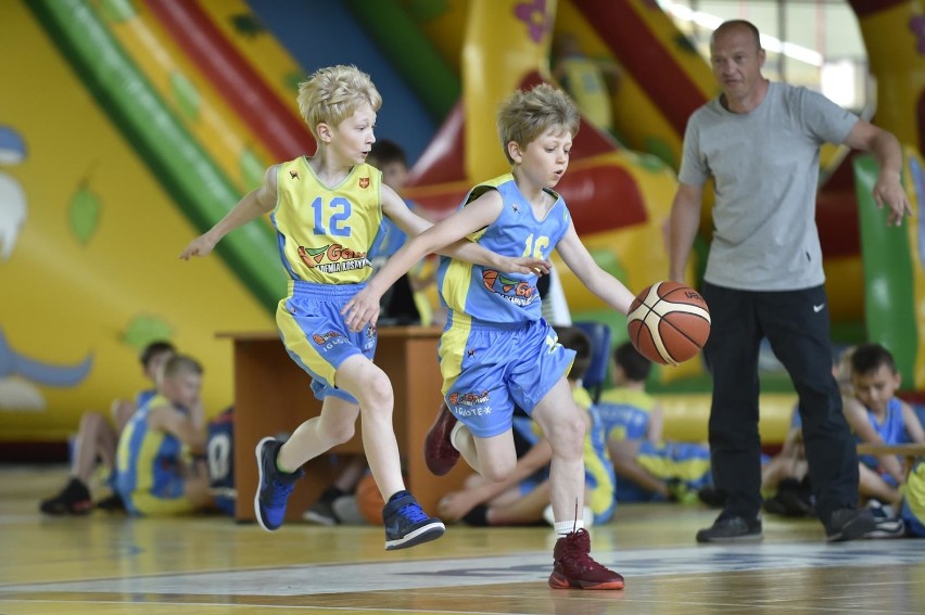 Starogard Gd. Skarszewskie zespoły zadebiutowały w festynie Gama Akademia Koszykówki ZDJĘCIA