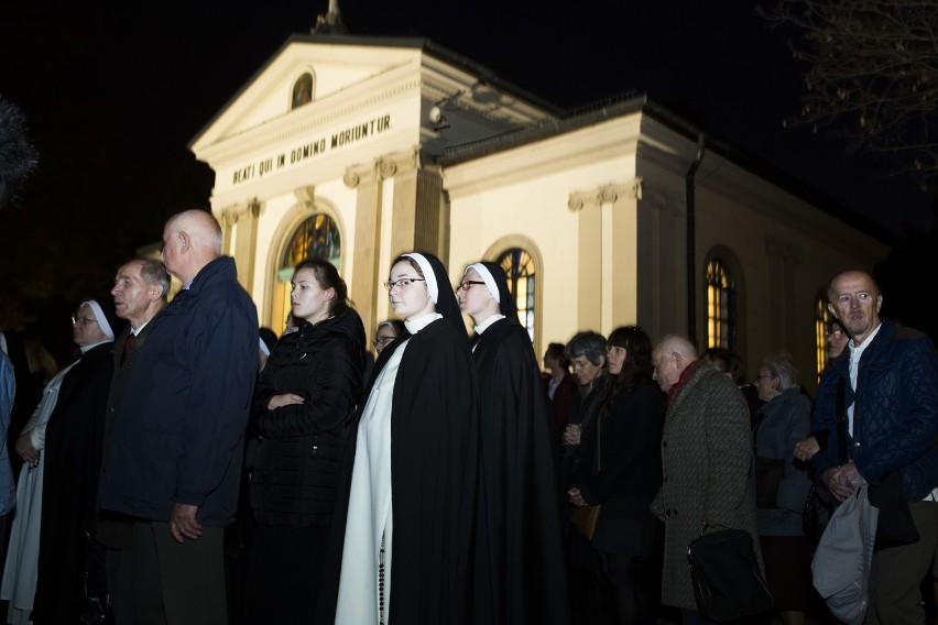 Wszystkich Świętych w Krakowie. Uroczysta msza i procesja na Cmentarzu Rakowickim