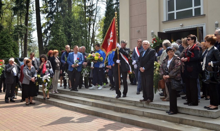 Pogrzeb Michała Strzeleckiego. Dziennikarza pożegnała sportowa Łódź  [ZDJĘCIA]