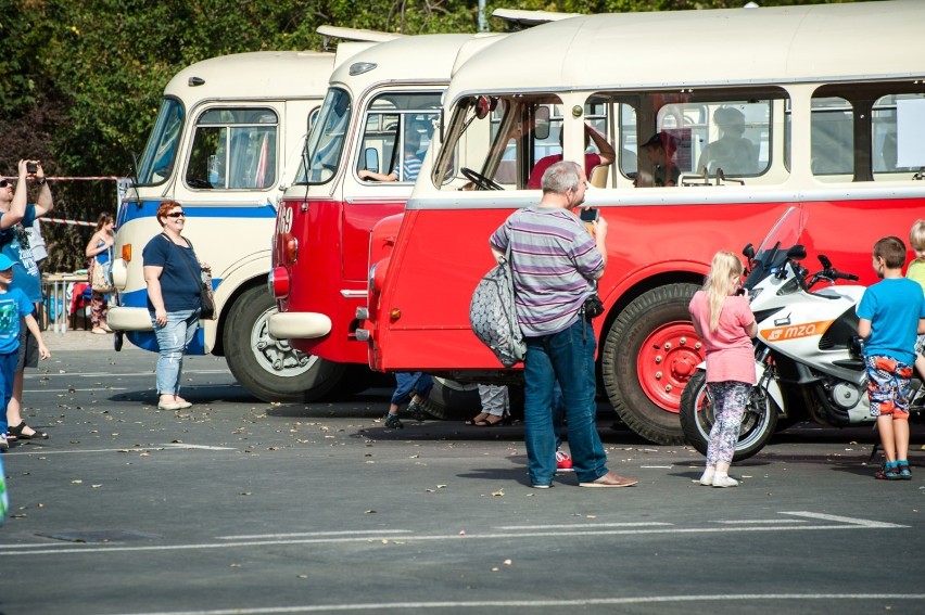 Coś dla siebie znajdą także fani pereł motoryzacji. Na...