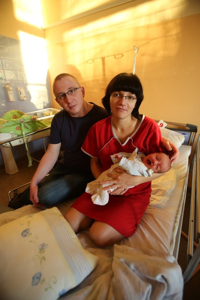 Robert i Magdalena Bola zdecydowali się na poród na chorzowskim oddziale ginekologiczno-położniczym prowadzonym przez Śląski Instytut Matki i Noworodka. W poniedziałek urodził im się zdrowy syn, Krzyś, z którego są bardzo dumni