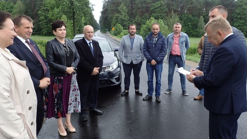 Więcej lepszych dróg w powiecie puławskim. Zobacz gdzie powstały 