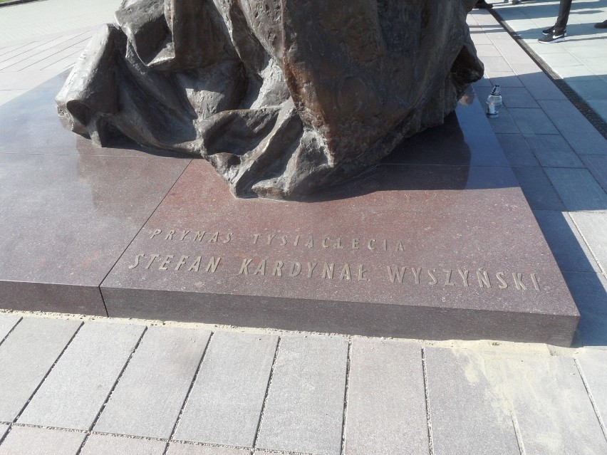 Pomnik Prymasa Wyszyńskiego wrócił na Jasną Górę ZDJĘCIA