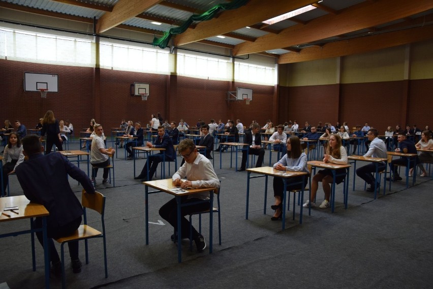 Egzamin gimnazjalny SP nr 1 odbył się w hali "Elektryka"...