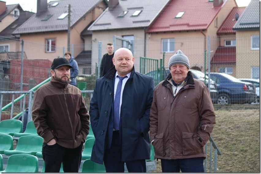 Pszczółki: Poseł Andrzej Kobylarz na meczu Potok Pszczółki - Orzeł Trąbki Wielkie