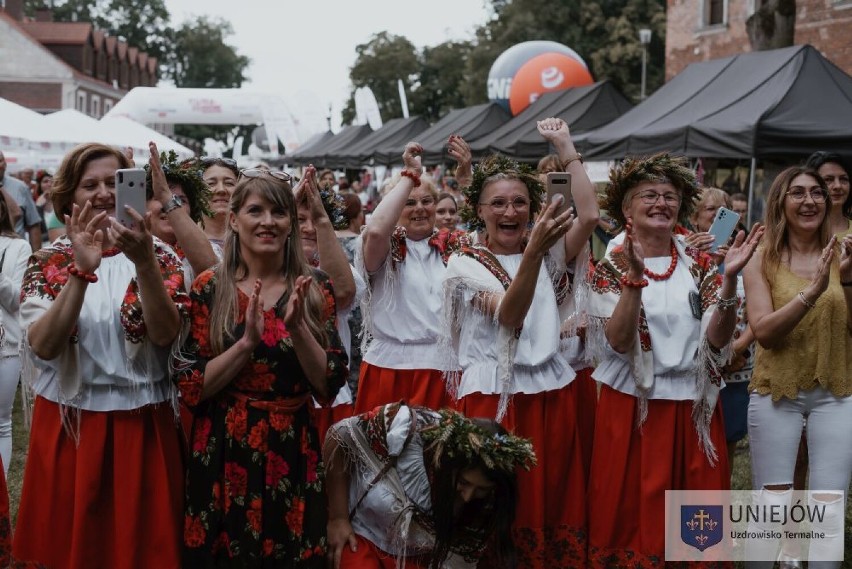 Wojewódzki finał Festiwalu Kół Gospodyń Wiejskich „Polska od Kuchni” 2021 odbył się w Uniejowie ZDJĘCIA