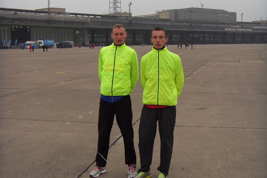 Tadeusz Zblewski i Łukasz Wirkus uczestniczyli w sztafecie na zamkniętym lotnisku Berlin - Tempelhof