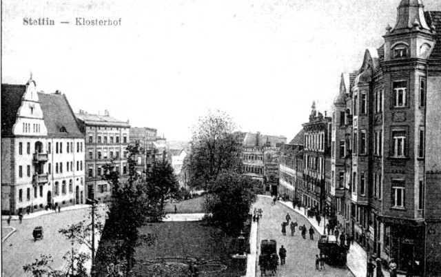 Tych miejsc już nie ma, ale dzięki zachowanym fotografiom możemy zobaczyć jak kiedyś wyglądały wyjątkowe miejsca i budynki.

Ulica Wyszaka (Klosterhof) prowadząca w kierunku Odry.  Dzis tędy przebiega Trasa Zamkowa.

Zobacz więcej! >>>