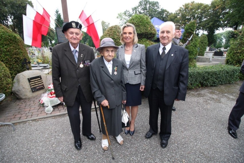 Wpadka w Sławnie - tablica upamiętniająca bohaterów spod Monte Cassino z błędami ortograficznymi [ZDJĘCIA, WIDEO]