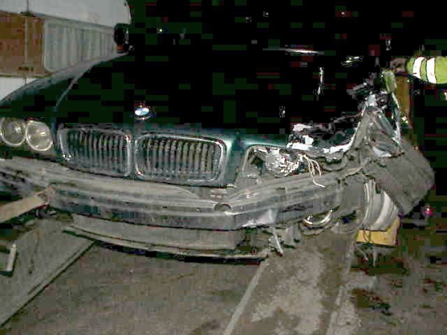 Uszkodzone BMW sprawcy kolizji