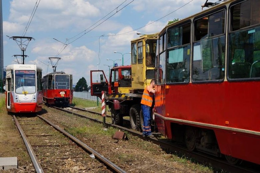 Tramwaje Śląskie: wykolejenie 27 na Pogoni w Sosnowcu. Nie ma przejazdu w obie strony