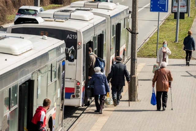 (Tatrzańskie, Strzelce Dolne, Strzelce Górne, Gądecz, Włóki, Trzęsacz, Kozielec)
W roku 2019 jeździło nią dziennie 91 osób, w 2020 roku linią podróżowało 59 osób na dzień.