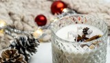 Jak zrobić świąteczną świecę zapachową na Boże Narodzenie? Pomysł na magiczną dekorację pachnącą świętami