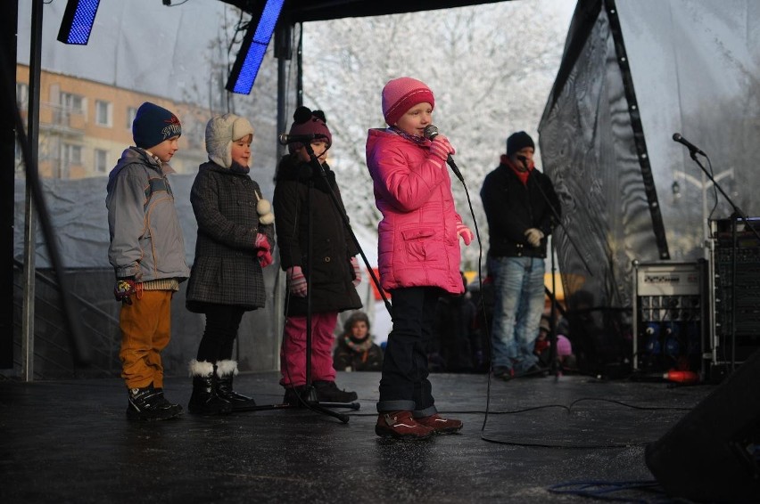 Śrem: &quot;Wigilijne klimaty&quot;. Festyn na deptaku na Jezioranach. Zagrał Gang Marcela [NOWE ZDJĘCIA]