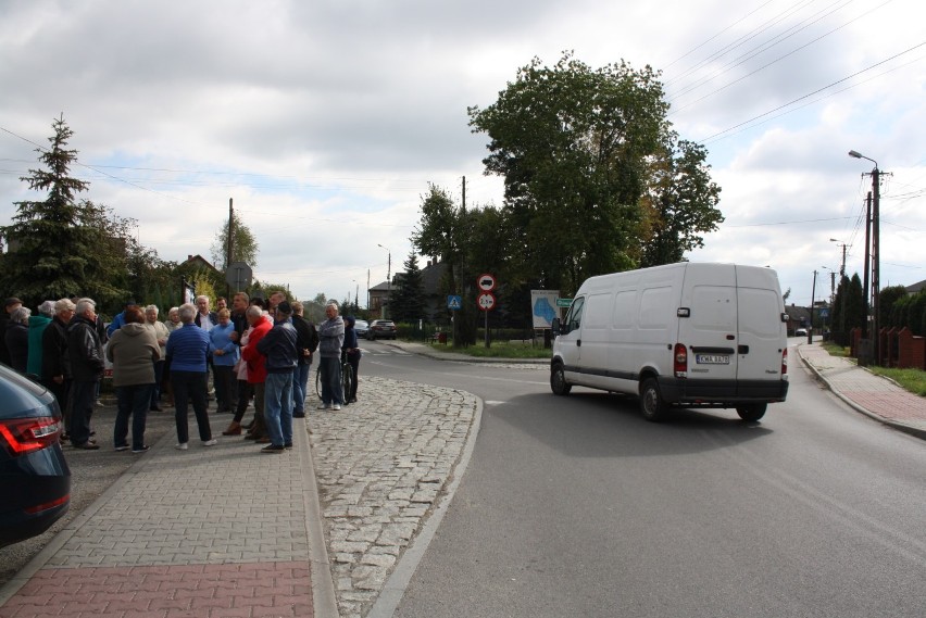 Mieszkańcy Gorzowa przy skrzyżowaniu w centrum wsi spotkali...