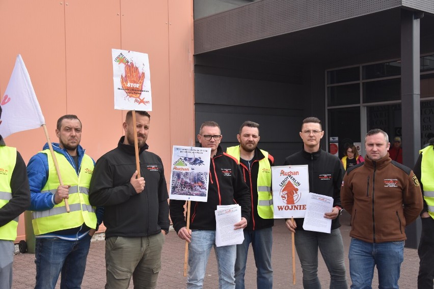 "Sierpień 80" zorganizował pod Auchan w Żorach pikietę...