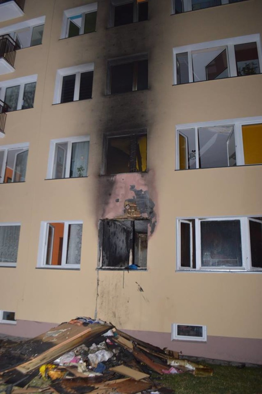 Pożar mieszkania na parterze bloku przy ul. Krętej 2