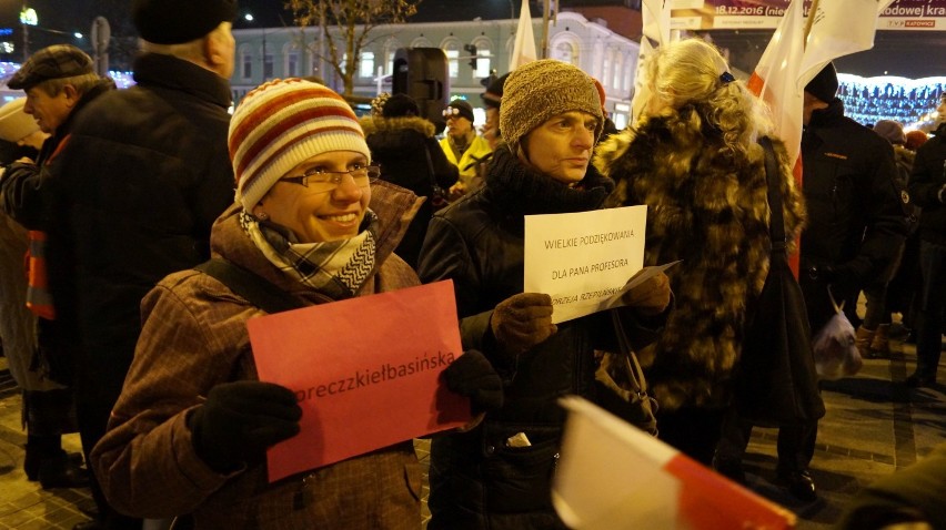 Demonstracja KOD w Częstochowie. "Demokracjo spoczywaj w pokoju"