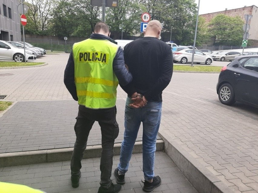 22-latka i 36-letni konkubent zatrzymani na Górnej w Łodzi. Policja odnalazła u nich amfetaminę