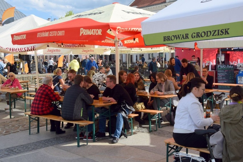 Ruszył I Świętokrzyski Festiwal Piwa na Rynku w Kielcach. Potrwa przez cały weekend. Zobaczcie zdjęcia