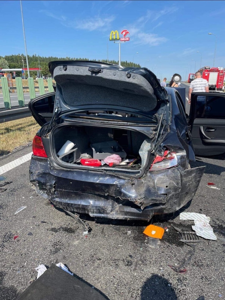 Karambol na autostradzie A1! Na jezdni w kierunku Gdańska zderzyło się 5 aut. 2 osoby poszkodowane. ZDJĘCIA