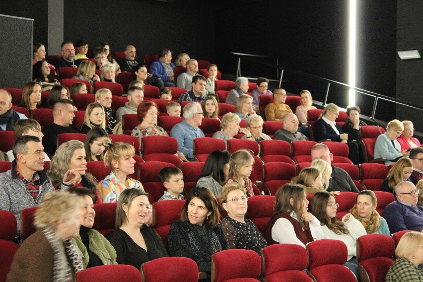 Spektakl muzyczny "Drogowskazy" w wieluńskim kinie Syrena ZDJĘCIA