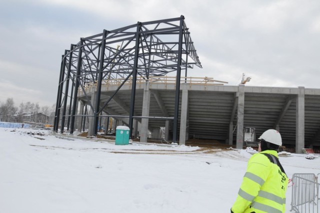 Zima nie zwolniła tempa prac na budowie Zagłębiowskiego Parku Sportowego w Sosnowcu

Zobacz kolejne zdjęcia. Przesuwaj zdjęcia w prawo - naciśnij strzałkę lub przycisk NASTĘPNE