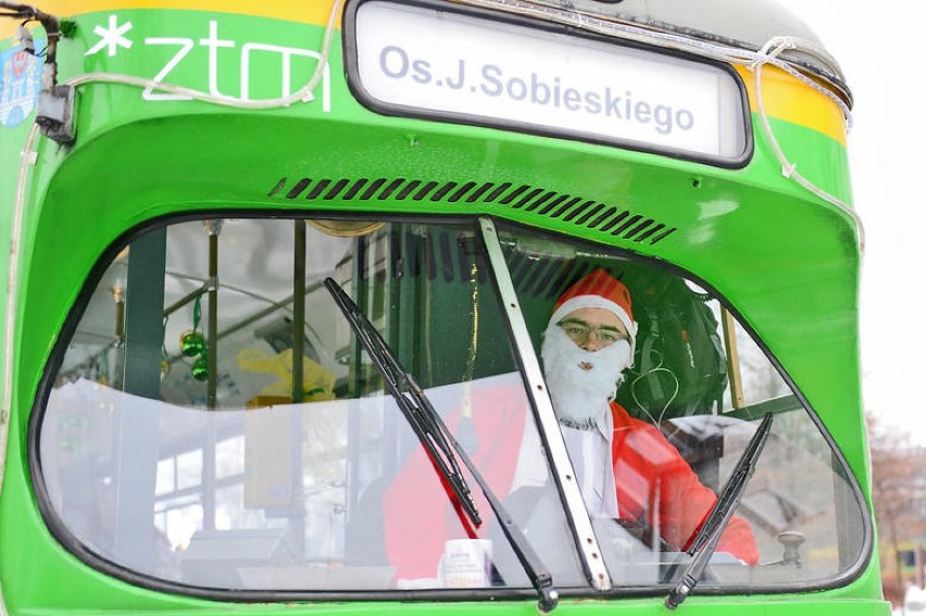 Spotkaj św. Mikołaja i Gwiazdora w tramwaju!