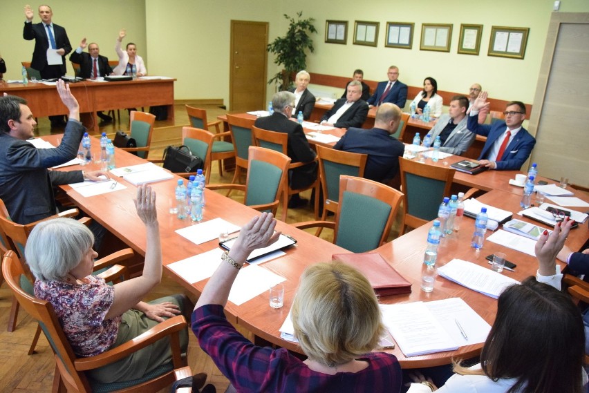 Radni zdecydowali. Będzie referendum w trzech kwestiach