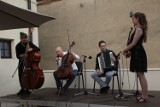 Kwartet "z ulicy" zagrał na tarasie wieluńskiego muzeum [ZDJĘCIA]