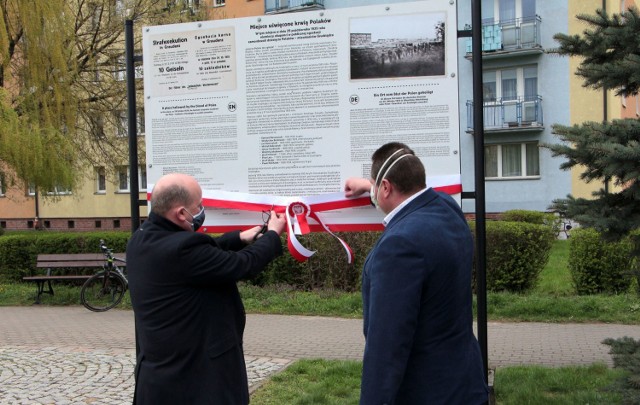 Dziś (30 kwietnia) na placu przy Domu Technika NOT w Grudziądzu uroczyście odsłonięto tablicę z informacjami o egzekucji 10 grudziądzan  przeprowadzonej 29 października 1939 roku oraz Zbrodni Pomorskiej.