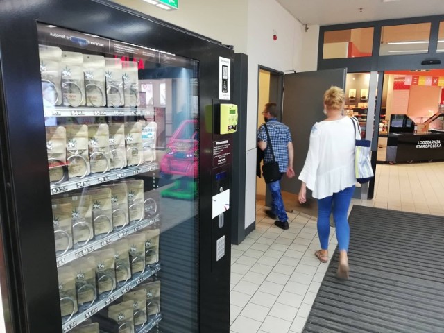 Miejsc, w których można kupić legalne produkty konopne, jest  w Bydgoszczy kilka. Jeden z automatów mieści się w markecie na Wyżynach