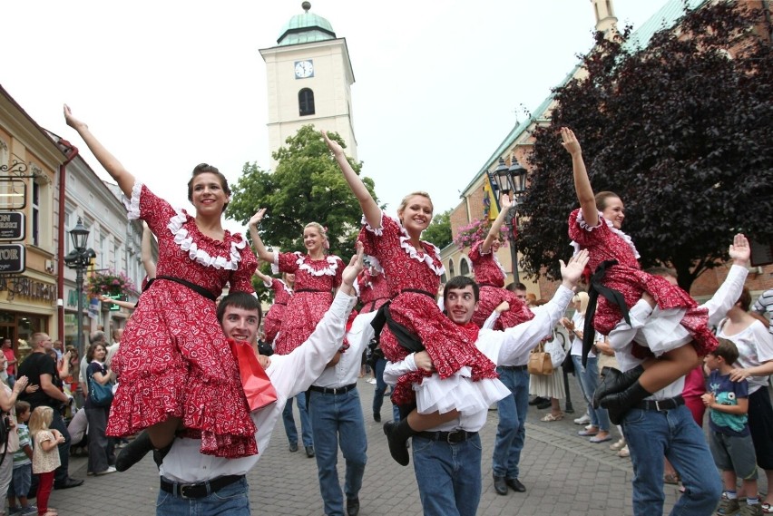 Dziś Polonusi przejdą barwnym korowodem na rzeszowski Rynek. Oficjalne otwarcie festiwalu