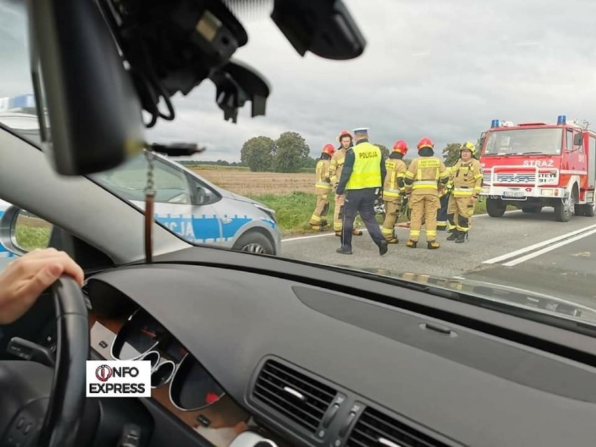 Wypadek pod Pawonkowem. Motocyklista wjechał do rowu