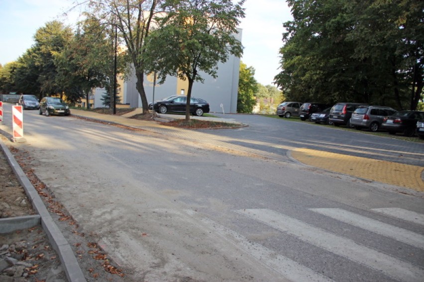 Trwa przebudowa ulicy Gębika. Nowa nawierzchnia, chodniki i miejsca parkingowe 