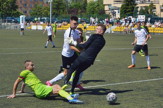 Zwycięskiego gola dla rezerw "Brunatnych" zdobył w 80. minucie gry napastnik Mateusz Kempski