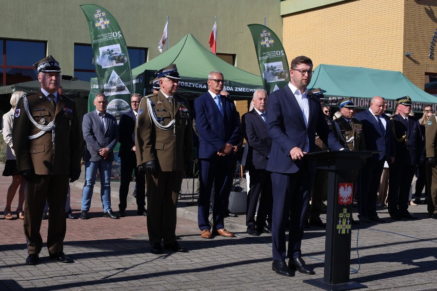 Uroczyste nadanie chorągwi 2 batalionowi czołgów w Ostródzie