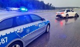 Kierowca BMW uderzył na autostradzie A1 koło Ładzic w bariery energochłonne. Jechał za szybko