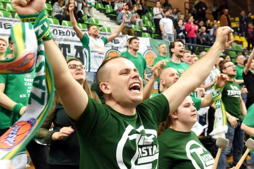 Zielonogórscy fani gorąco dopingowali swój zespół w meczu z mistrzem Polski Anwilem